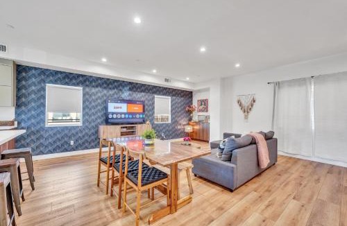 Sherman Oaks House | Luxurious Townhome W/3 Master Suites gated Parking