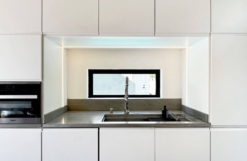 Del Rey Apartment | Luxurious Venice Beach Oasis Modern Home