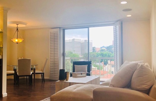 Westwood Condo | Luxurious Wilshire Corridor Condo Near UCLA, Century City, & Beverly Hills