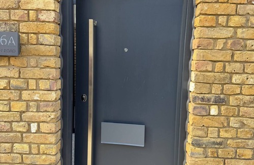Earl's Court House | Luxury 1 Bed House in Great Location, only 1 minute walk from Earl’s Court tube