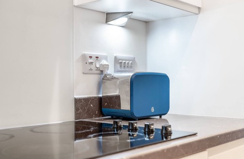 Stevenage Apartment | Luxury 1 Bedroom Apartment with Balcony Central
