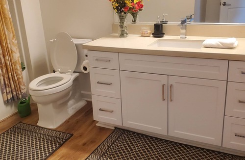 Irvine Apartment | Luxury 1 bedroom apartment in O.C, 15 min walk to Irvine Spectrum.