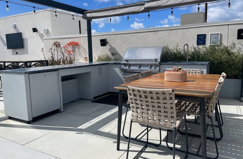 Downtown Apartment | Luxury 1BDR l Heart of Santa Monica & Steps to the beach