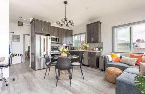 El Porto Apartment | Luxury 1BR Manhattan Beach w/Ocean View & Parking