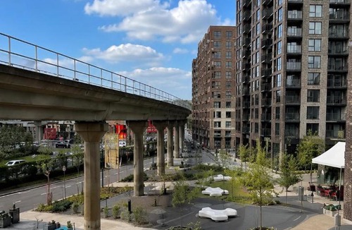 Newham Apartment | Luxury 1BR with Balcony Near ExCeL London & London City Airport