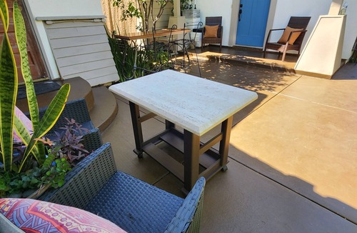Old Town Apartment | Luxury 2 bed 1 bath in nice neighborhood.