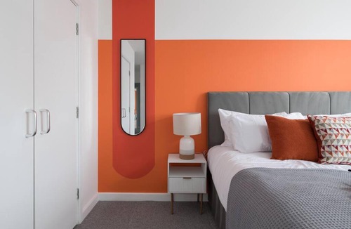 Milton Keynes Apartment | Luxury 2 bed, Central, Free Parking, Smart TV By Valore Property Services