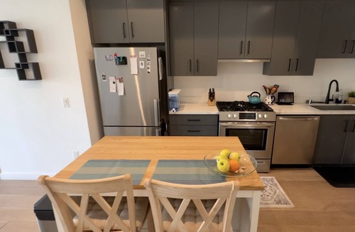 Sunset Junction Apartment | Luxury 2 Bedrm Apt with open living area in Prime Silverlake April 1-May 30