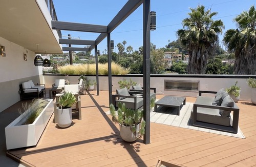 Sunset Junction Apartment | Luxury 2 Bedrm Apt with open living area in Prime Silverlake April 1-May 30