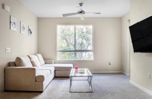 Greater Wilshire - Hancock Park Apartment | Luxury 2 Bedroom 2 Bathroom With Fitness Center and Pool