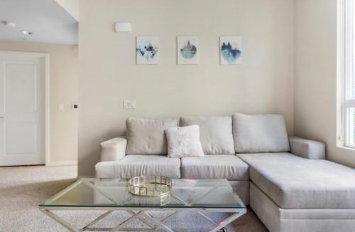 Greater Wilshire - Hancock Park Apartment | Luxury 2 Bedroom 2 Bathroom With Fitness Center and Pool