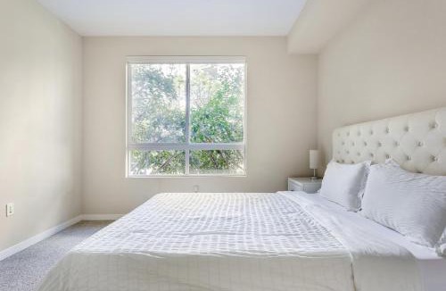Greater Wilshire - Hancock Park Apartment | Luxury 2 Bedroom 2 Bathroom With Fitness Center and Pool