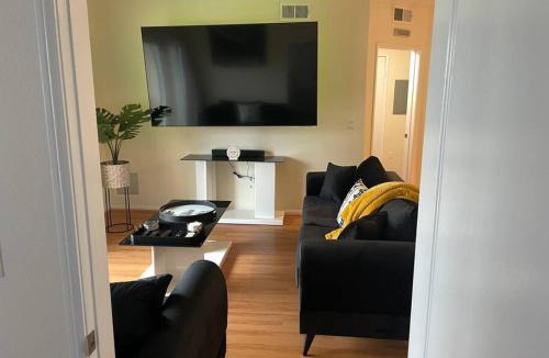 Little Tokyo Apartment | Luxury 2 bedroom apartment in downtown LA!