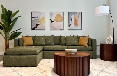 Historic Core Apartment | Luxury 2BR in DTLA w Jacuzzi & Rooftop Views