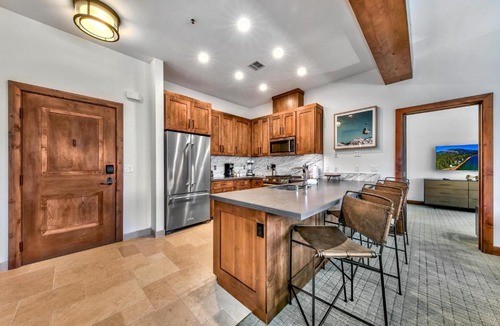 Lakeside Park Apartment | Luxury 2Br Residence steps from Heavenly Village & Gondola condo