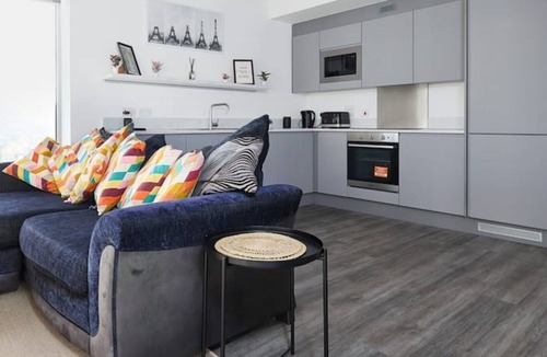 Abbey Wood Apartment | Luxury 3 Bedroom Apartment London. Free parking