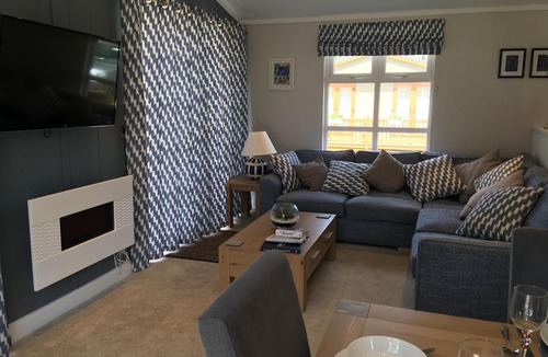 Milford on Sea Cabin | Luxury 3 Bedroom Lodge - Pet Friendly