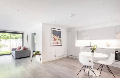 Bellingham Apartment | Luxury 3 Double Bedroom Apartment in Beckenham Hill