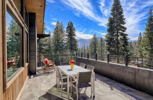Ponderosa Palisades House | Luxury 4-Bedroom with ensuite bathrooms Mountain Retreat in Schaffer’s Mill