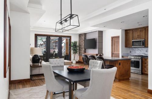 Lakeside Park Apartment | Luxury 4BDR Residence steps from Heavenly Village condo