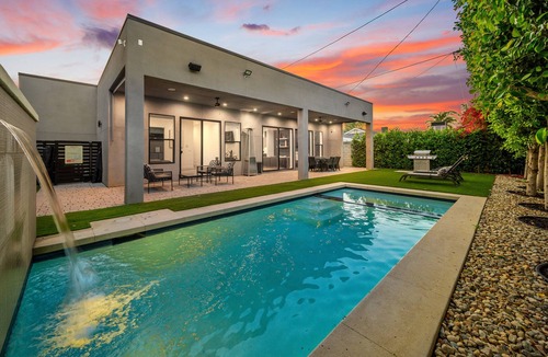 Valley Village Villa | Luxury 4BDR Vantage Villa with pool&spa