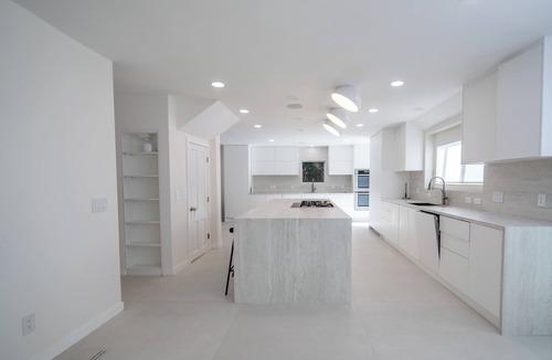 Beverlywood Villa | Luxury 6BR Villa Near Beverly Hills Kosher Kitchen Heated Pool Sauna Guest House