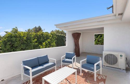 Middletown House | Luxury 7 BR Mission Hills Home with a View