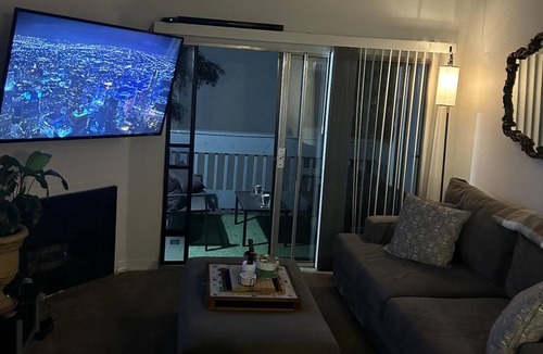 Bellflower Apartment | Luxury Apartment 12-15mins from Long Beach Airport