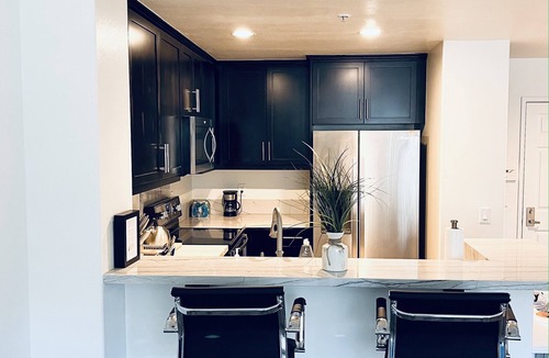 NoHo Arts District House | Luxury apartment located in NoHo with a beautiful view of the hills