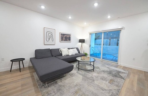 Carthay Circle Apartment | Luxury at its Finest in Larchmont W. Roof Deck