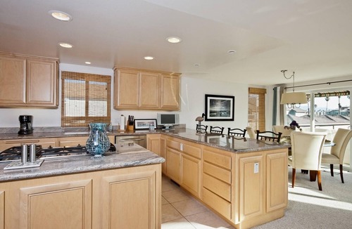 Hollywood Beach House | Luxury Beach House Rental in Hollywood Beach, Oxnard, CA