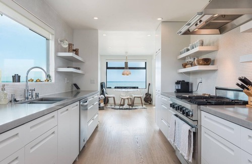 Pierpont Bay House | Luxury Beachfront - Pool, Gym & Sunset Deck