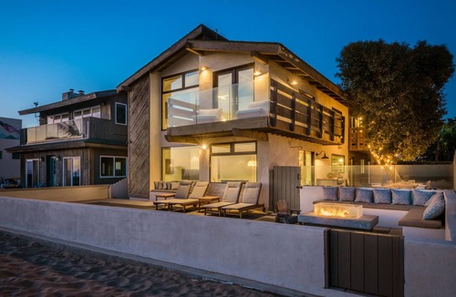 Pierpont Bay House | Luxury Beachfront - Pool, Gym & Sunset Deck