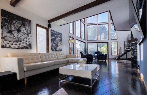 Los Angeles House | Luxury Box Canyon House Hot Tub, Hiking Trails, EV Charger, Close to Restaurants