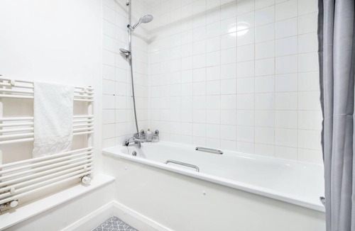 Livesey Apartment | Luxury Central London Balcony 1-Bed Apt w/Parking