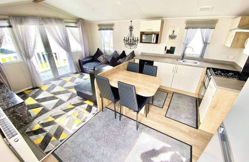 Selsey Cabin | Luxury Chichester caravan Seaside Retreat
