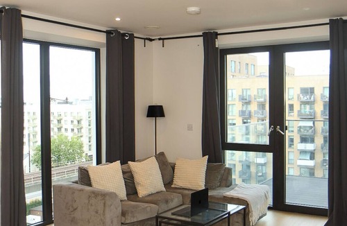 Royal Docks Apartment | Luxury city apartment with City views from the private balcony