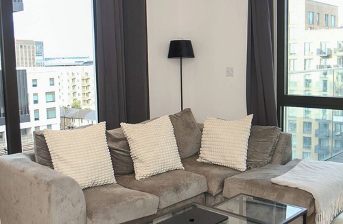 Royal Docks Apartment | Luxury city apartment with City views from the private balcony