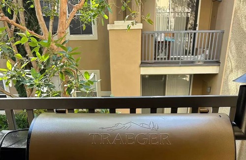 Newport Beach Apartment | Luxury Condo - minutes to Beach and 5 star restaurants/shopping- Newport Beach