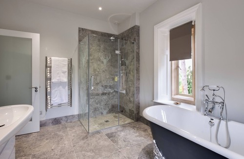 Winchcombe Cabin | Luxury Cotswold house. Sleeps 22. Perfect for celebrations/weddings/corporate