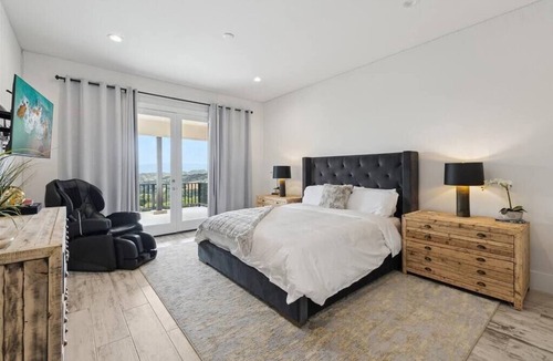 Castaic House | Luxury, Elegance, Views: LA Gem