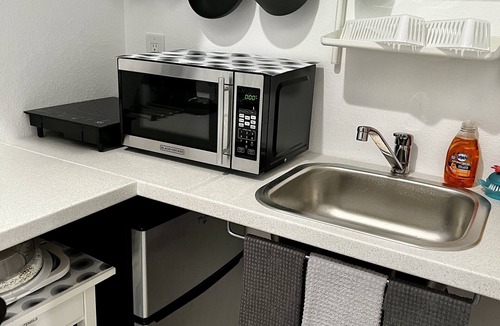 Van Nuys Apartment | Luxury Guest Suite in the heart of Sherman Oaks