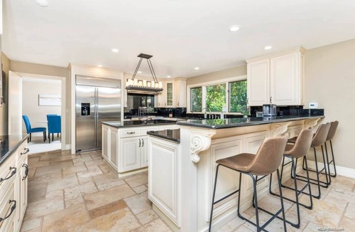 Felicita House | Luxury Hilltop Estate:Game Room/VolleyBall/Pool/Hot Tub!