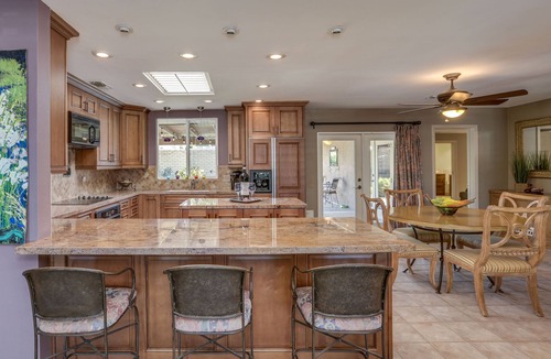 Palm Desert House | Luxury home just blocks from the magnificent El Paseo shops and restaurants