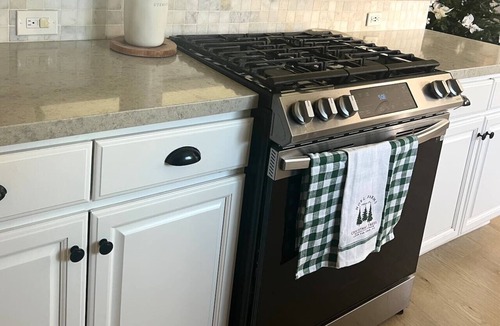 Victorville House | Luxury Home: LA, Big Bear & LV - 5 Mins to Mall