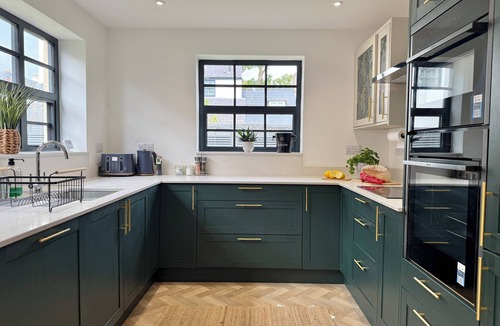 Chepstow House | Luxury/Hot tub/sauna/Sleeps 9/Parking