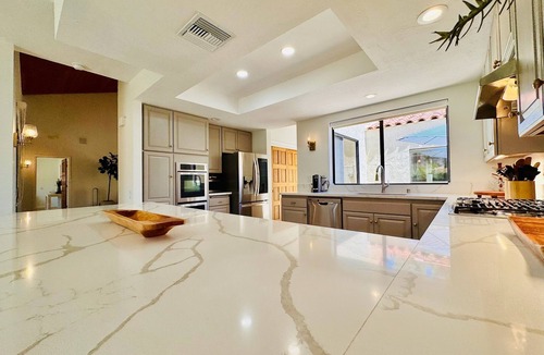 La Quinta Condo | Luxury La Quinta Retreat: 3BR Resort-Style Home with Mountain Views