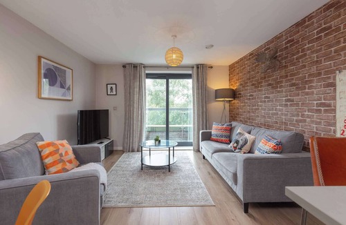 Lancaster Apartment | Luxury Lancaster Apartment with Parking