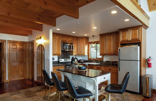 Moonridge Ski Chalet | Luxury Large Chalet Friendly Family Gym/Spa 3min to Bear Mountain Ski Resort