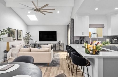 Santa Ana House | Luxury Living - Close to Disney/Beaches